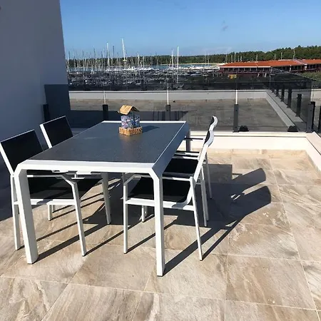 Casa Novigrad Green Oasis Apartment